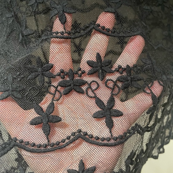 Beautiful lace top Tristan - Picture 3 of 5